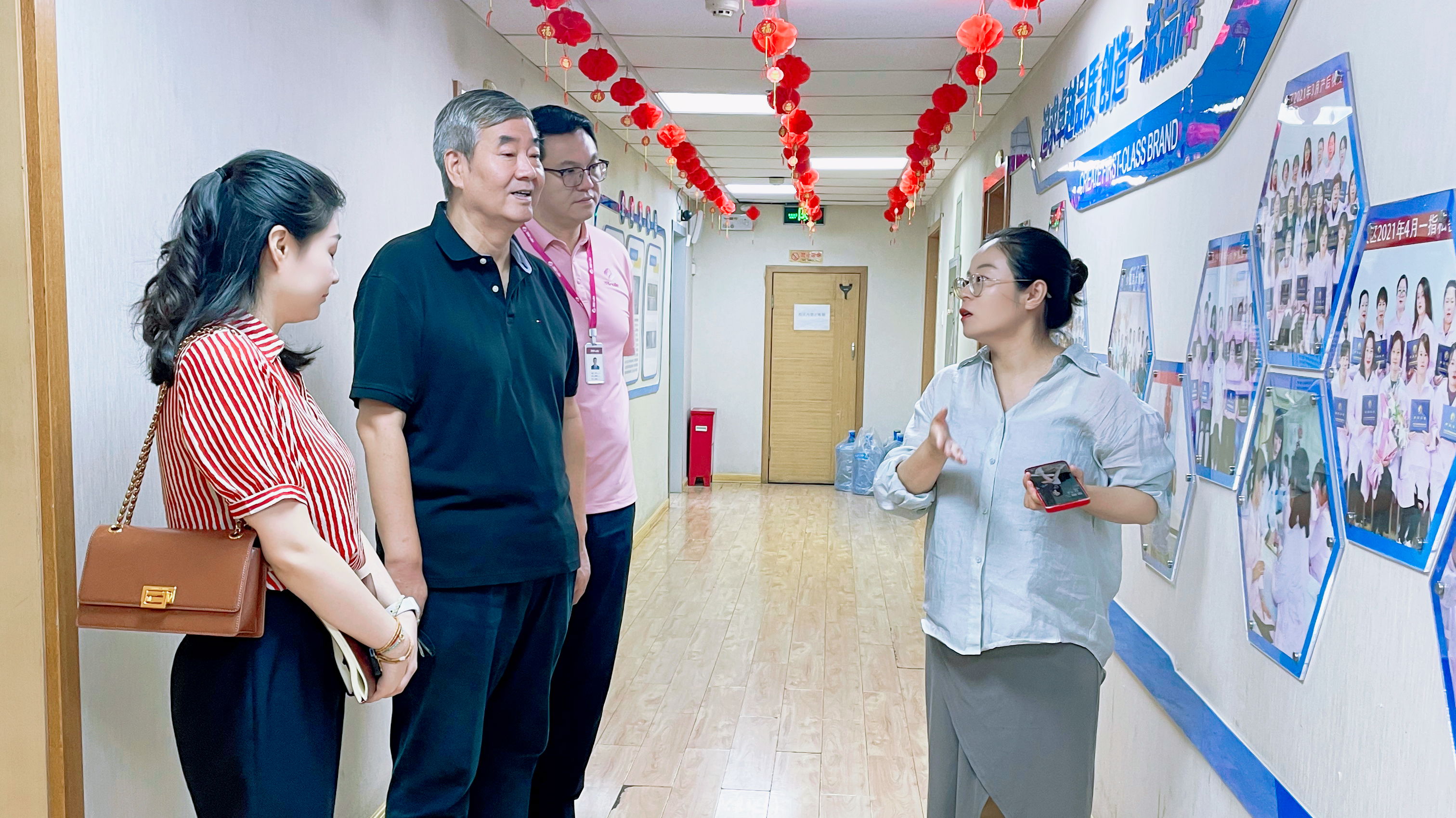 三八妇乐袁晓峰到基柱堂中医养生教育集团参观学习