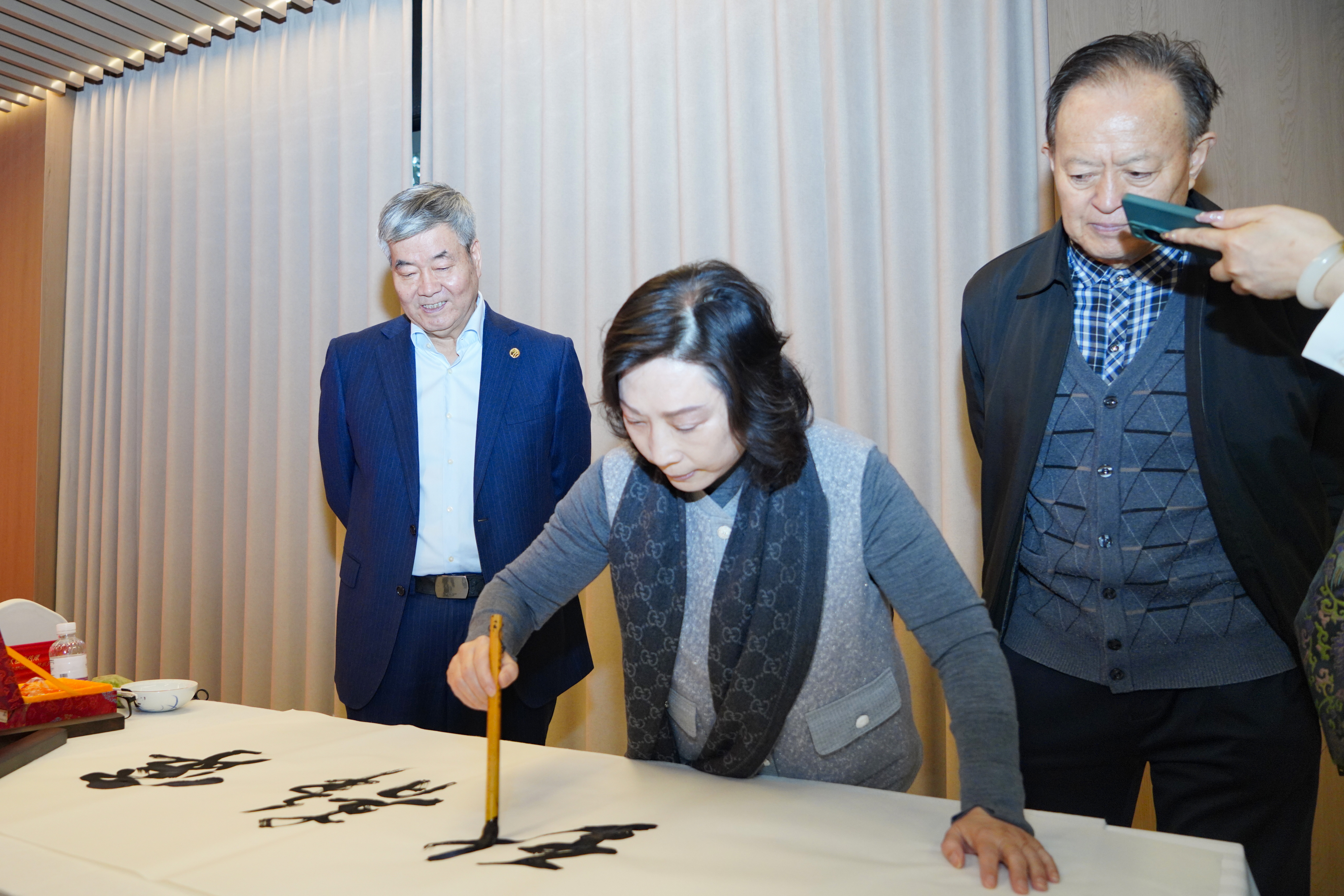 翰墨庆三八，书香润妇乐！陕西省书协女书家走进三八妇乐举行文化联谊活动～